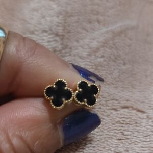18k Gold and Black Onyx Clover Stud Earrings